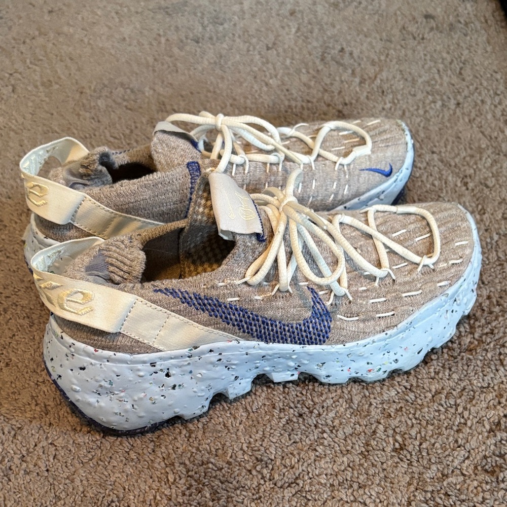 Womens 5.5 Nike shoes